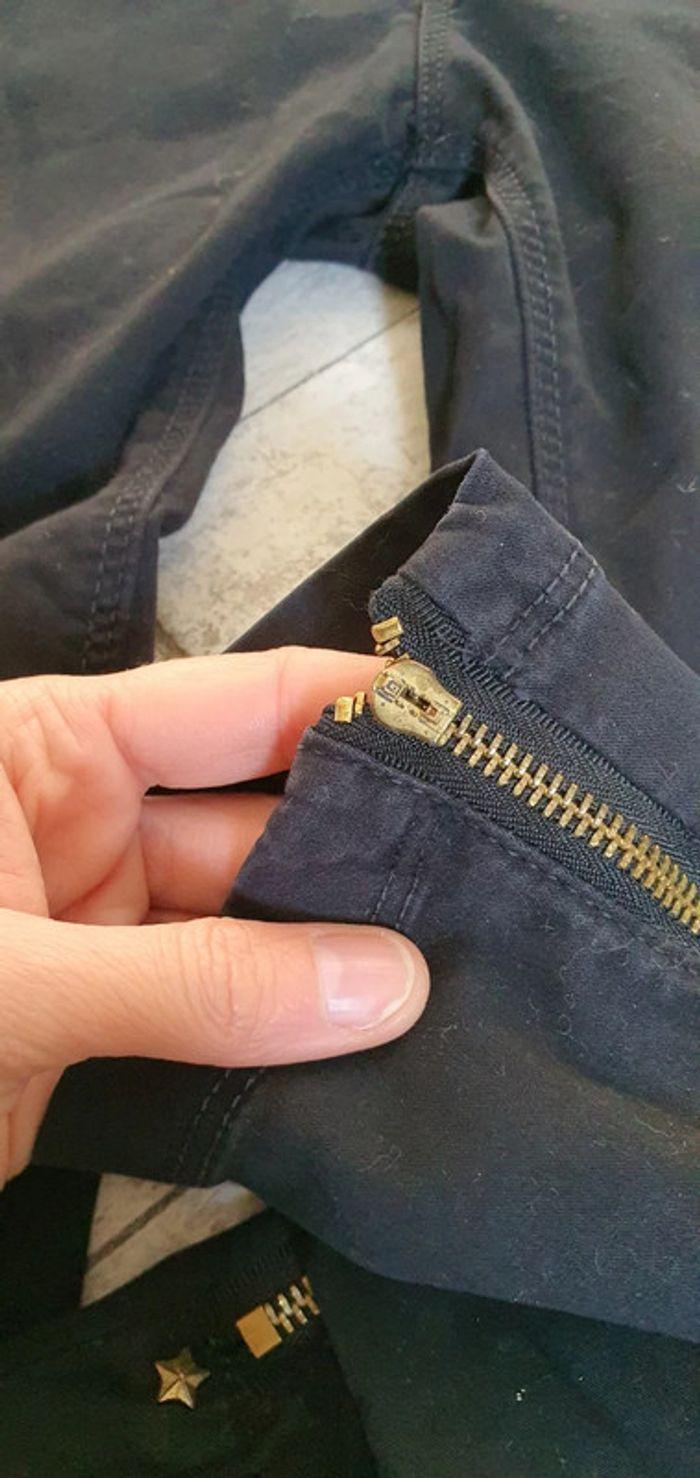 Très beau jean de chez bershka taille 34 en très bon état sauf une des fermetures en bas du jean - photo numéro 13