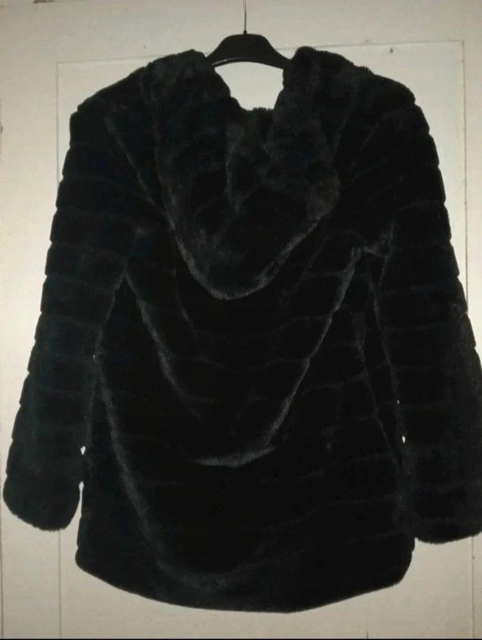 Manteau fausse fourrure noir - photo numéro 2