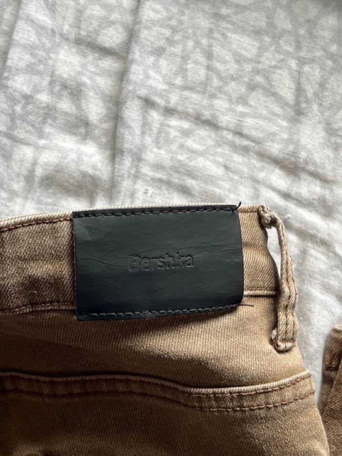 Jean flaire Bershka taille 36 - photo numéro 3