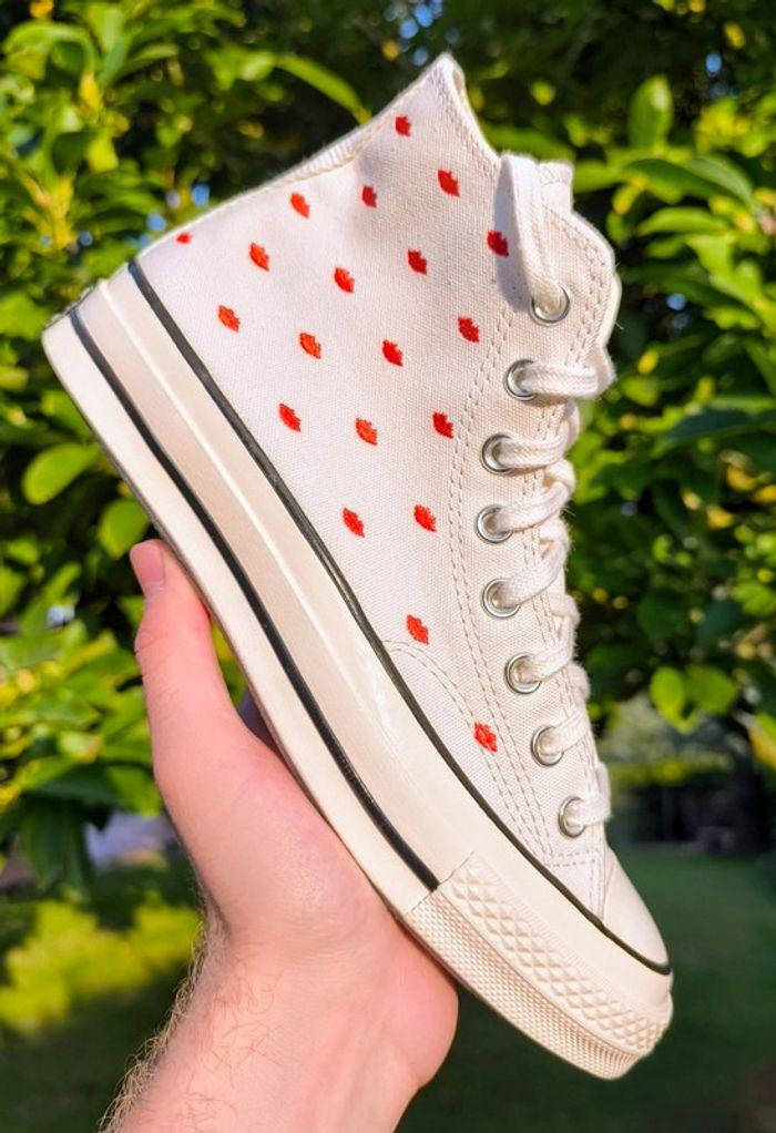 Baskets converse plateforme blanche et rouge Saint Valentin pointure 39 neuves - photo numéro 1