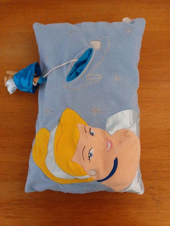 Coussin cendrillon avec sa petite souris - photo numéro 2