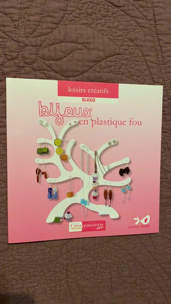 Livre NEUF « Bijoux en plastique fou » - photo numéro 1