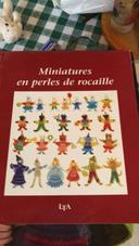 Livre miniatures en perles de rocaille