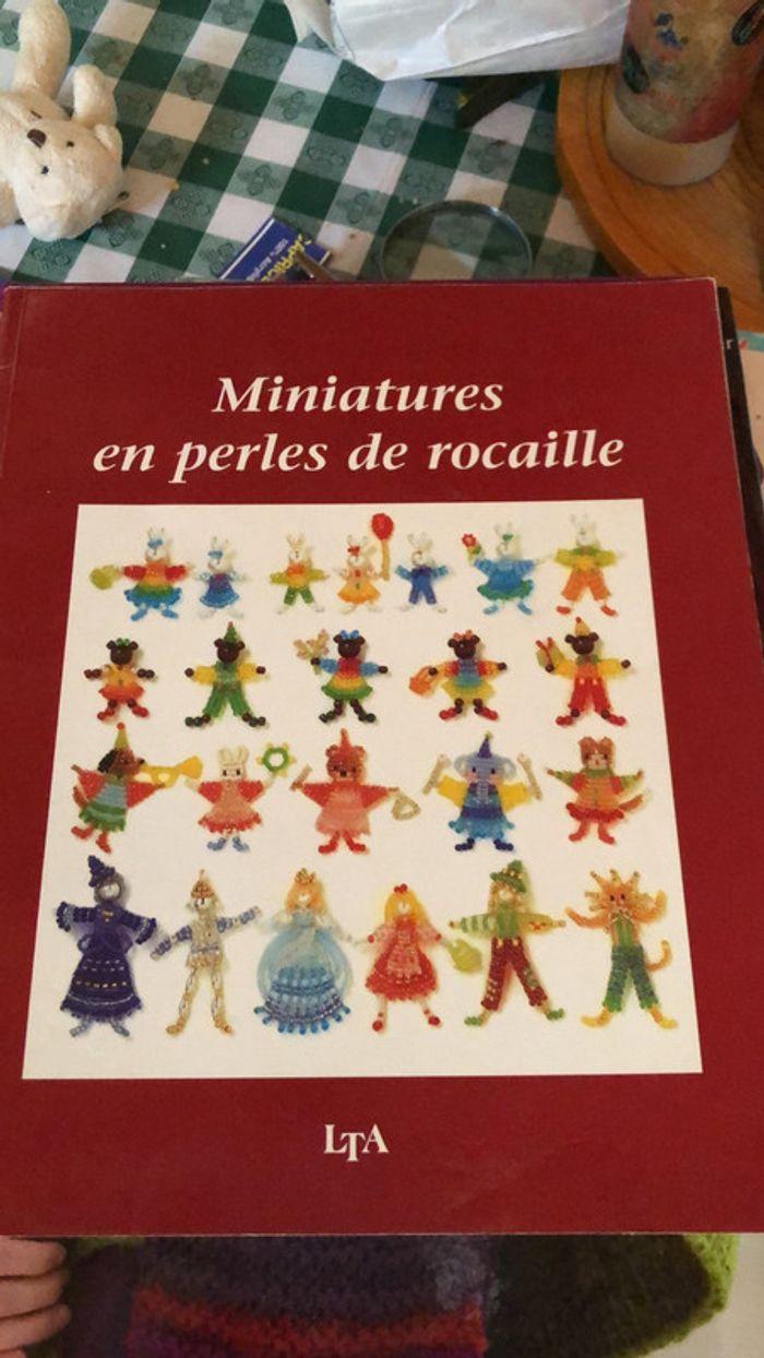 Livre miniatures en perles de rocaille - photo numéro 1