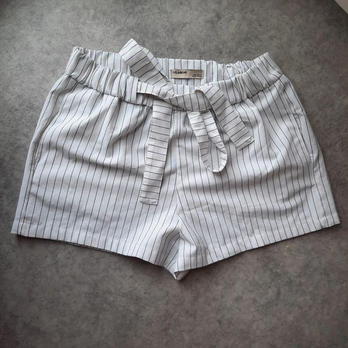 Short femme pull & bear taille L - photo numéro 1