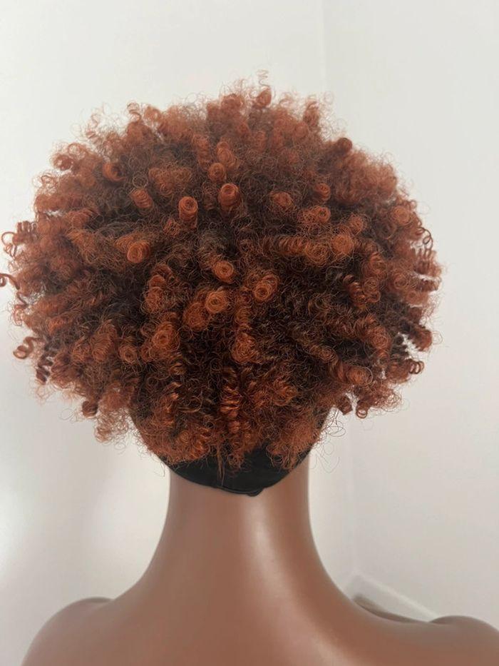 Perruque bandeau afro bouclée tendance - photo numéro 15