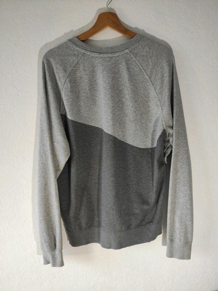 pull Nike gris taille M parfait état - photo numéro 2