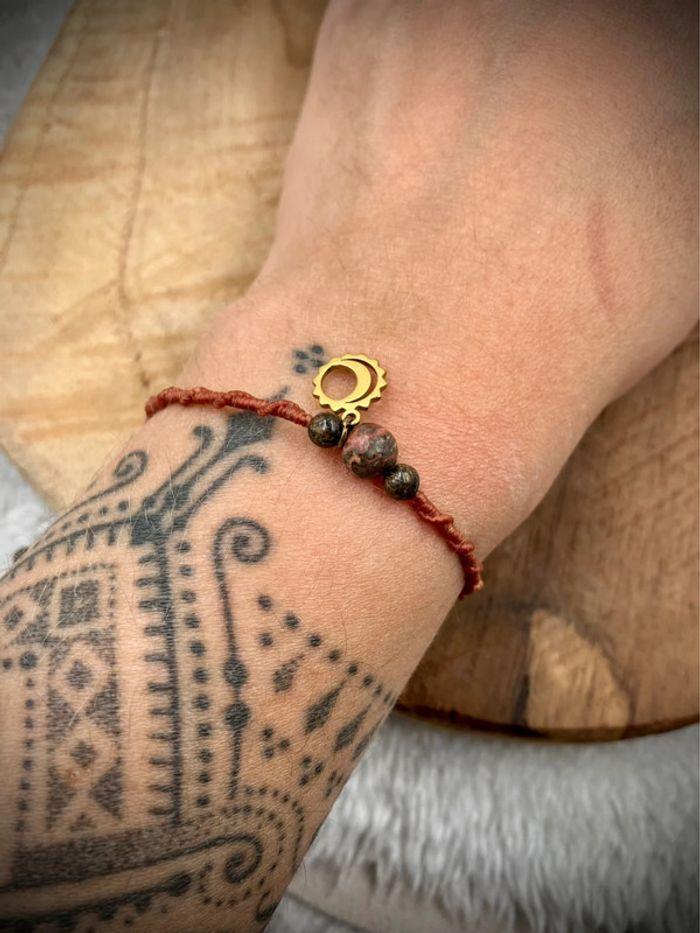 Bracelet en macramé et acier inoxydable avec lune et pierre Jaspe Léopard et Bronzite - photo numéro 1