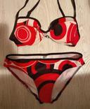 Bikini rouge et blanc à motifs