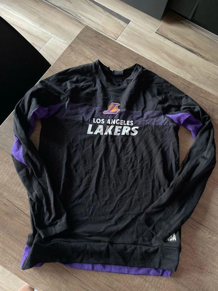 Tee shirt basket lakers