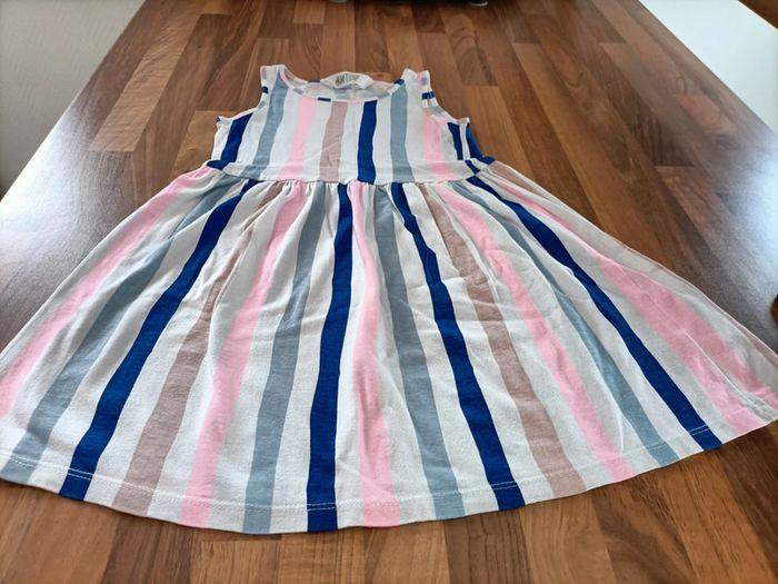 Robe rayée bleu blanc rose  4-6 ans h&m - photo numéro 1