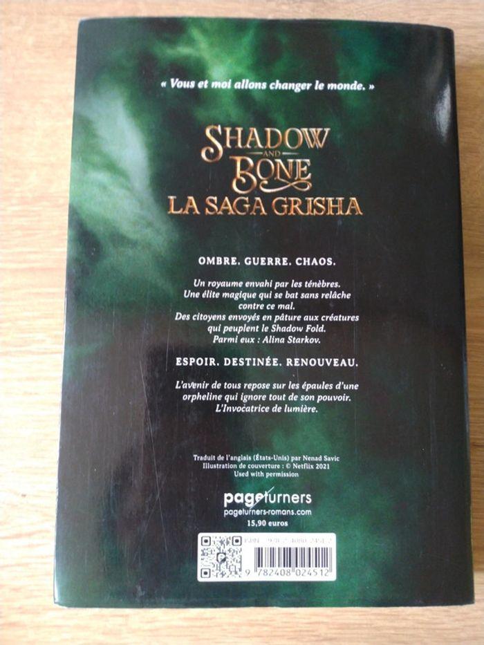 Livre Shadow and Bone la saga Grisha - photo numéro 2