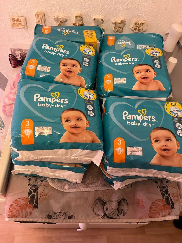 Couche Pampers dry , taille trois