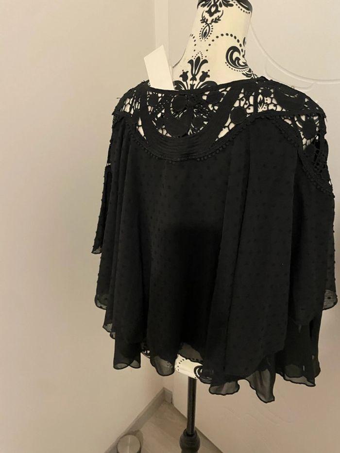 Blouse manche longue trompette effet poncho noir motif, perle et dentelle neuf voyelles taille S/M - photo numéro 5