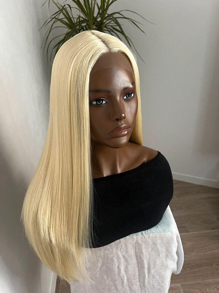 Perruque blonde lisse avec lace frontal - photo numéro 14