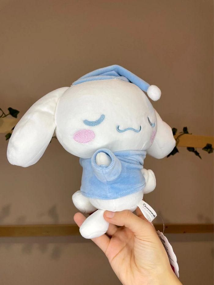 Peluche Cinnamoroll Sanrio en pyjama et endormi - photo numéro 3