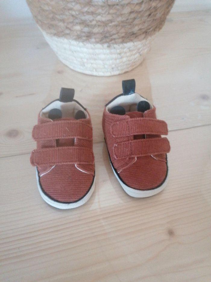 Chausson chaussures bébé marron velour côtelé - photo numéro 2