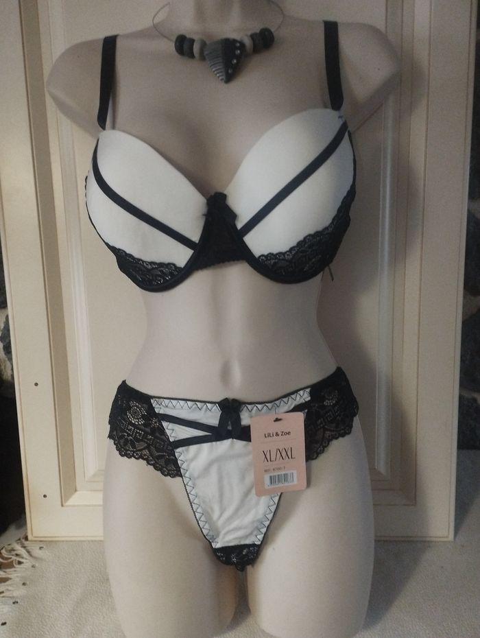 Ensemble de lingerie neuf, bicolore taille 95D  42/44 pour la culotte sans couture derrière - photo numéro 1