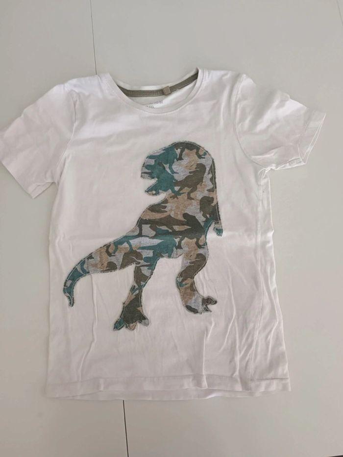 T shirt dino