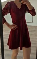 Robe bordeaux manches en dentelle