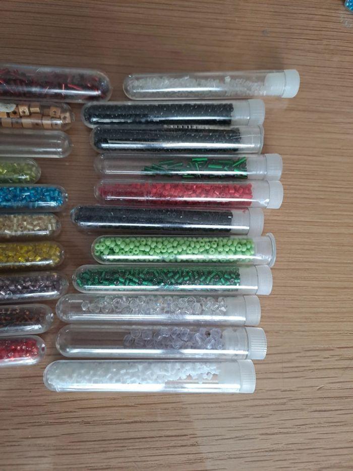 Loisirs créatifs lot.de 21 tubes de perles - photo numéro 3