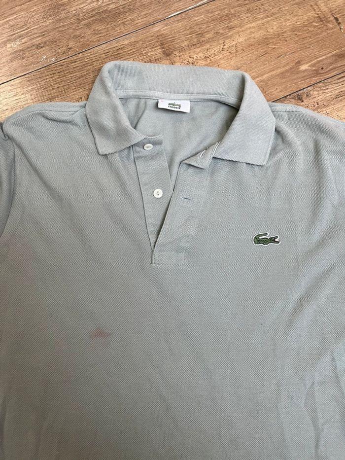 Polo Lacoste gris manches courtes taché - photo numéro 2