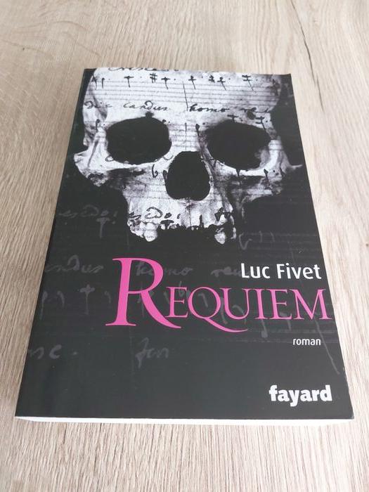 Livre "Requiem" Luc Fivet - photo numéro 1