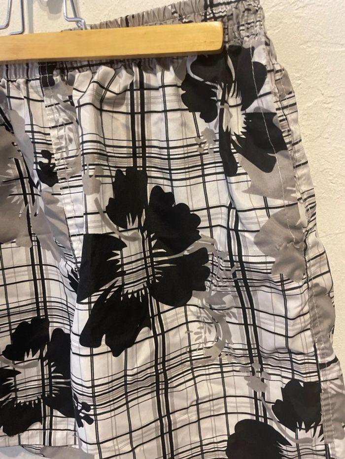 Short de bain noir à fleurs XXL - photo numéro 2