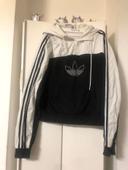 Pull d’hiver / Sweat a capuche adidas . Taille XS