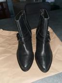 Très jolies bottines. Taille 37..