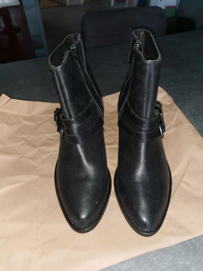 Très jolies bottines. Taille 37.. - photo numéro 1