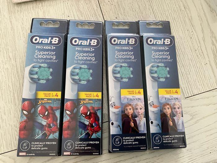 16 brossettes oral b Spiderman et reine des neiges ; remise 25 % avec code - photo numéro 1