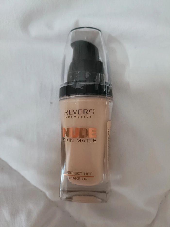 Fond de teint revers cosmetics teinte natural neuf - photo numéro 1