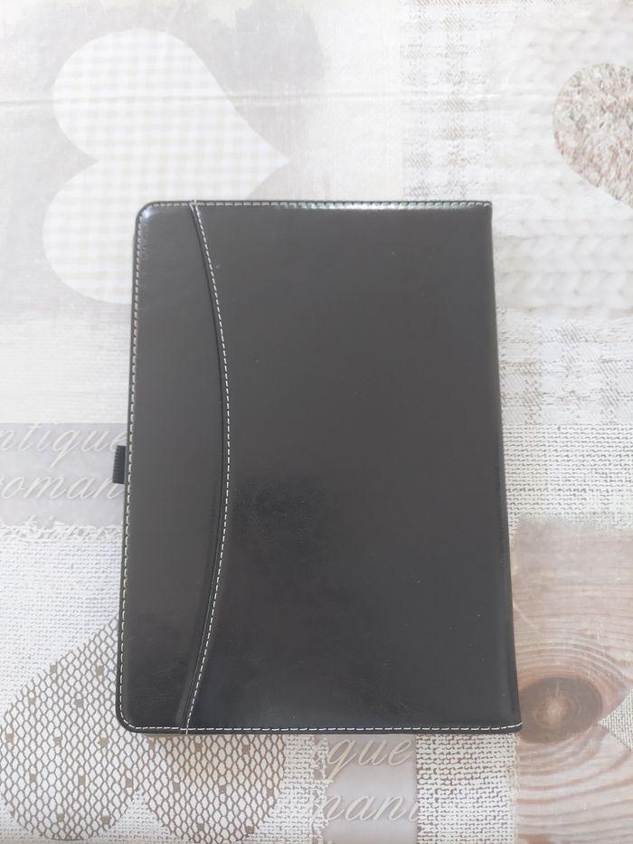 Étui pour tablette universelle de 9 10 11 pouce en cuir noire avec pochette rotatif tout neuf - photo numéro 1