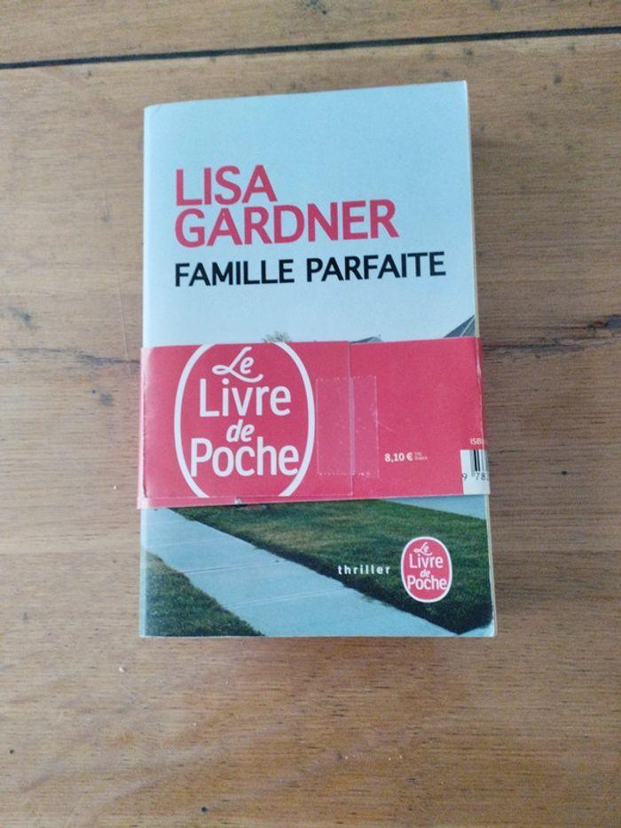 Livre famille parfaite - photo numéro 1