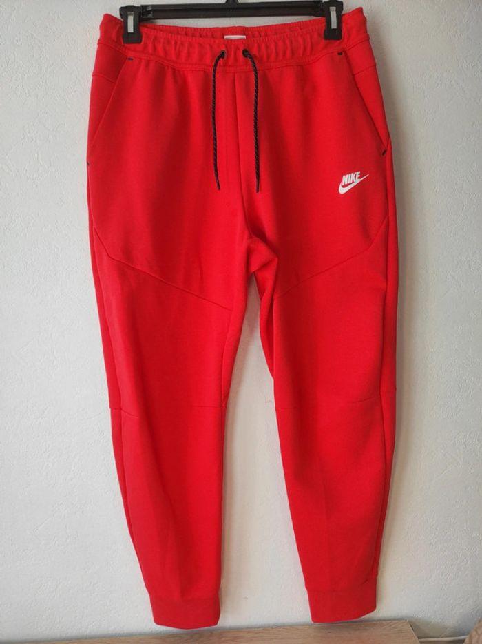 Jogging Nike tech fleece rouge taille L parfait état portée deux fois - photo numéro 2