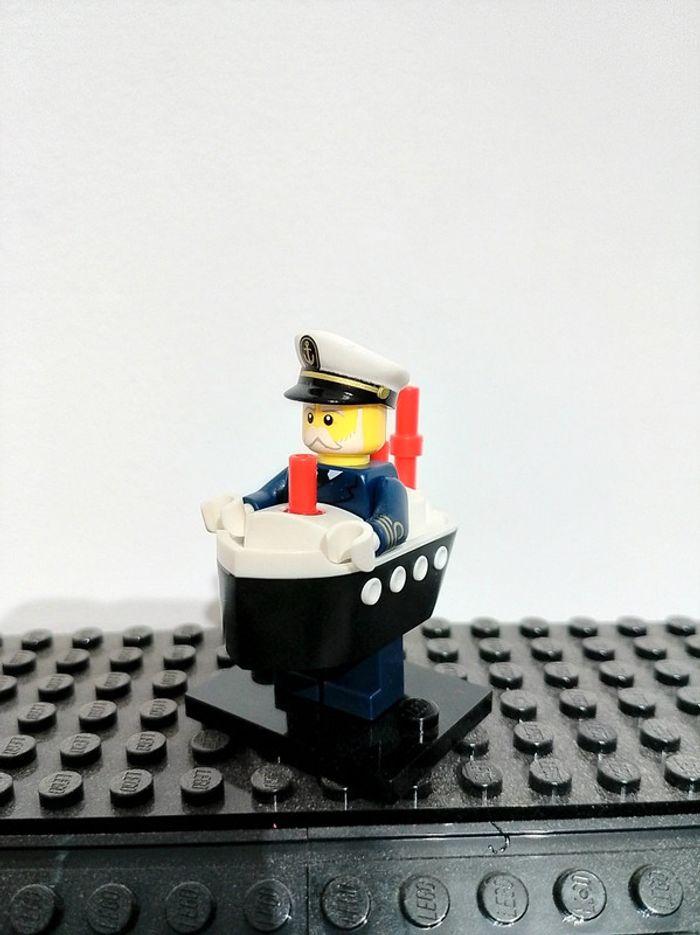 Mini figurine Lego série 23 - capitaine - photo numéro 1