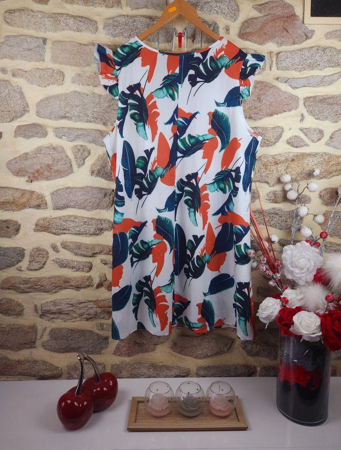 Robe tropical à volants blanc et multicolore Femme taille 54 marque Boohoo 🍬 - photo numéro 3