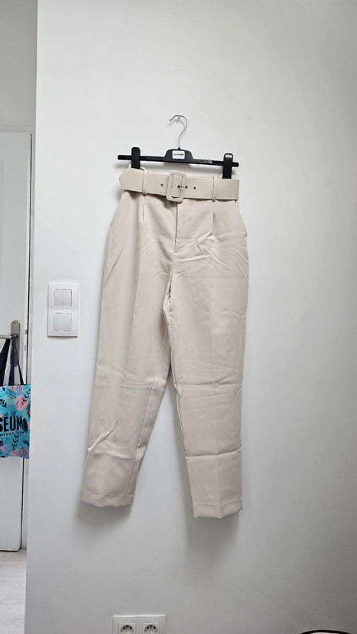 Pantalon tailleur taille haute beige crème Zara - photo numéro 1