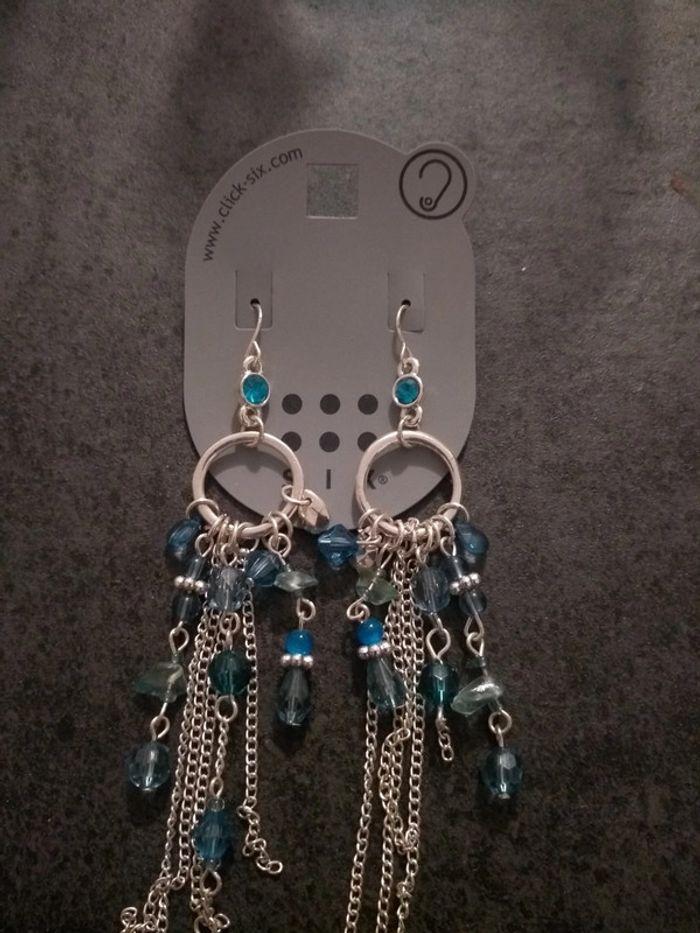 Boucles d'oreilles fantaisie argentées - photo numéro 2