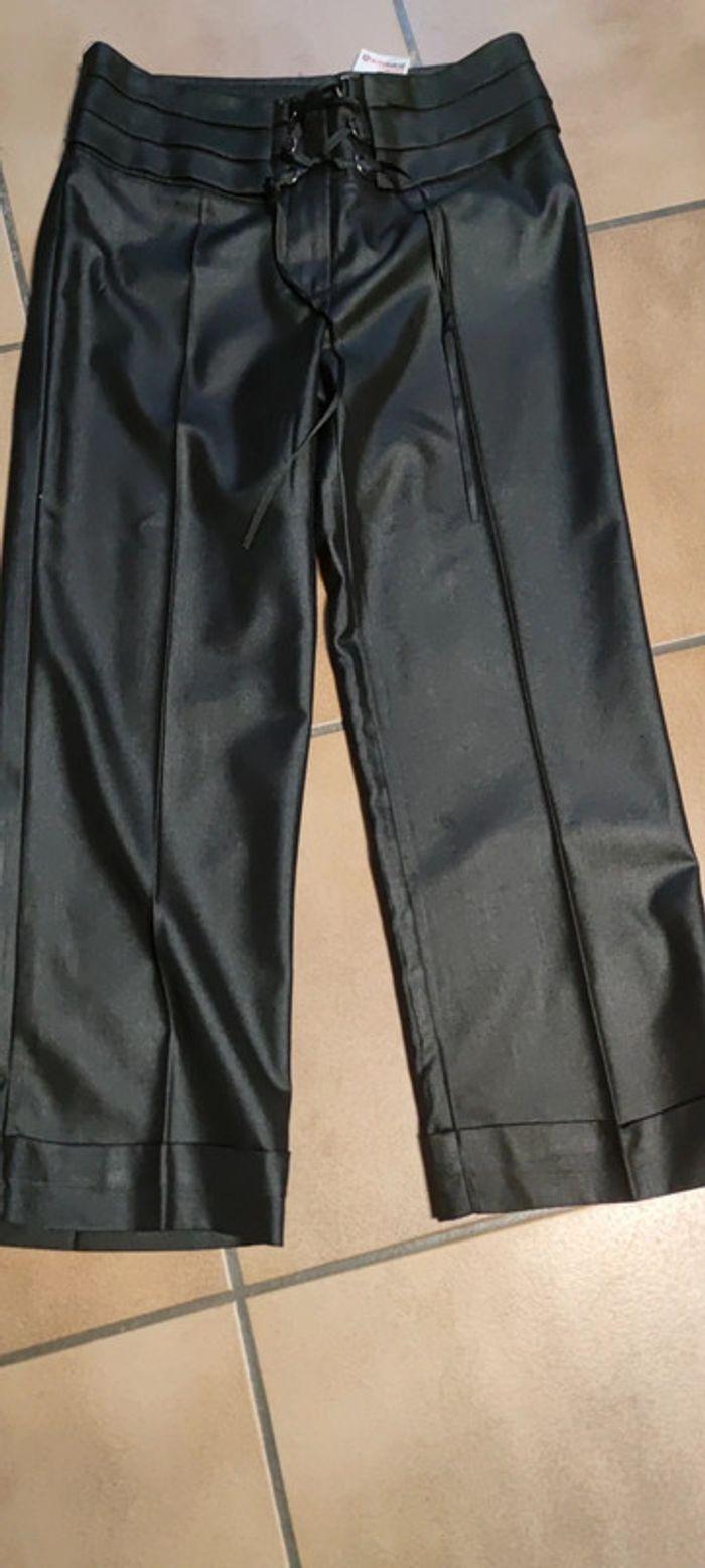 Pantalon corsaire effet satiné T2 neuf - photo numéro 1