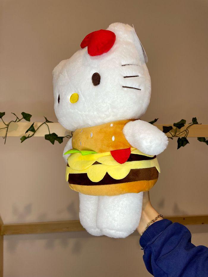 Peluche Hello Kitty déguisement Hamburger - photo numéro 2