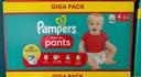 1 carton de couches Pampers taille 4