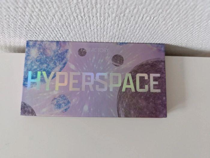 💄Palette Hyperspace Fab Factory 18 fards à paupières💄 - photo numéro 1