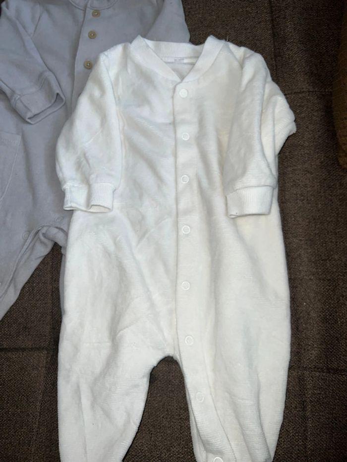 Lot 2 pyjamas blanc et gris 6M - photo numéro 2