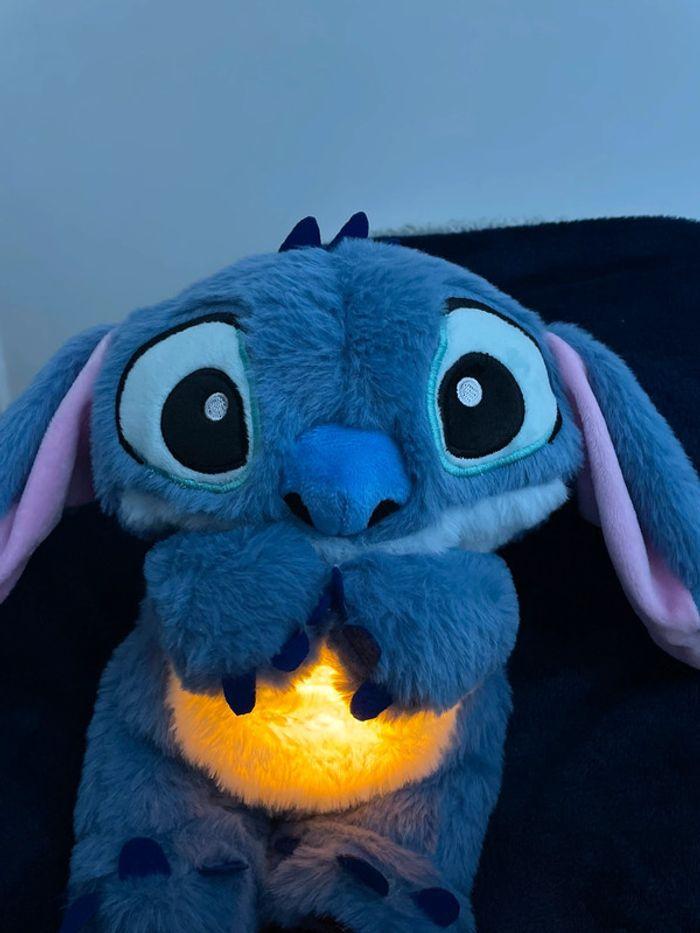 Peluche lumineuse Disney Stitch qui respire 🩵 - photo numéro 3