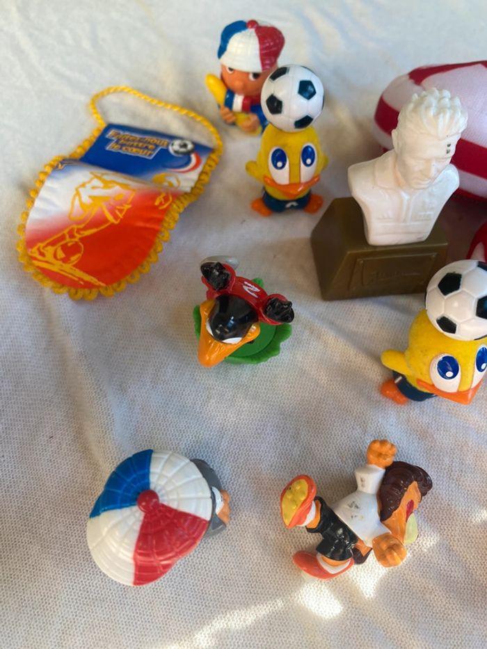 Lot de figurines Kinder foot - photo numéro 2