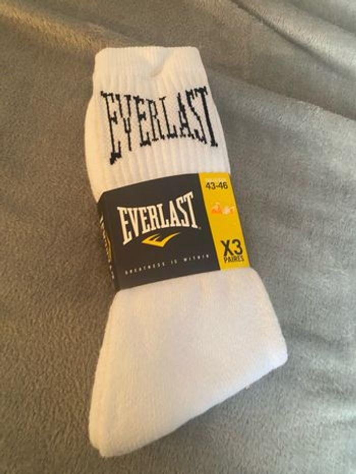 43/46 Lot de 3 chaussettes de sport marque Everlast neuf encore avec emballage jamais porté jamais servi jamais utilisé neuf pointure 43 46 - photo numéro 1