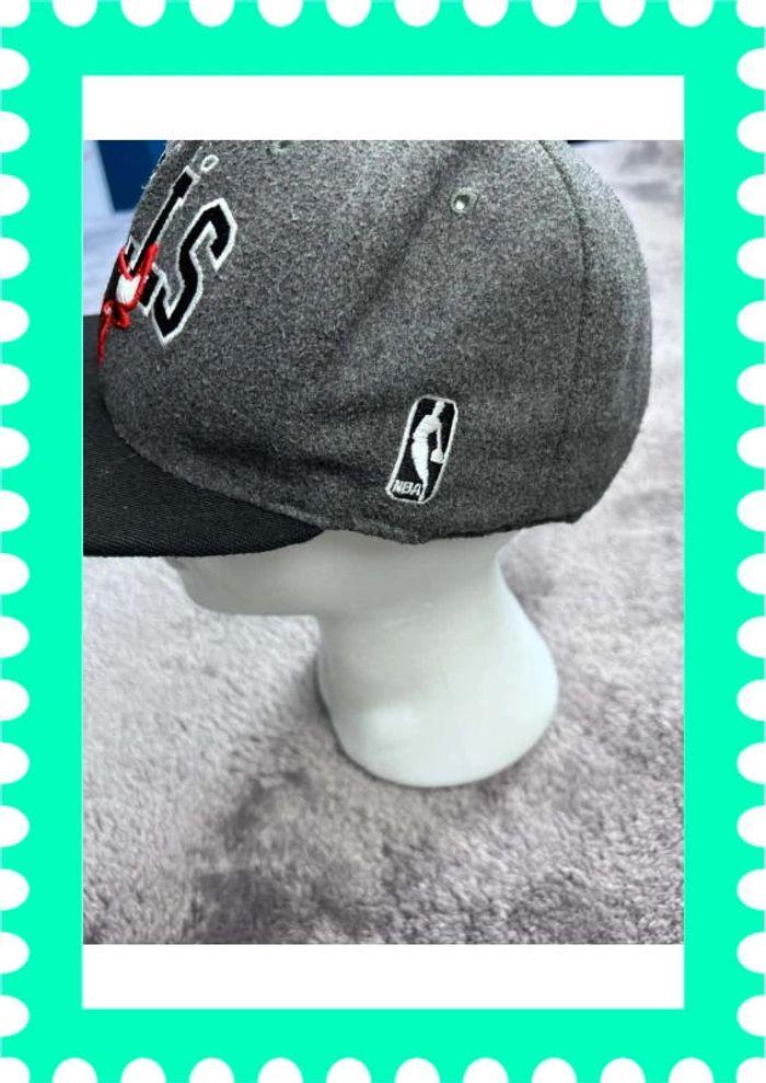 🧢 Casquette en laine Mitchell & Ness Chicago Bulls NBA Hardwood Classic Basketball Grise  🧢 - photo numéro 2