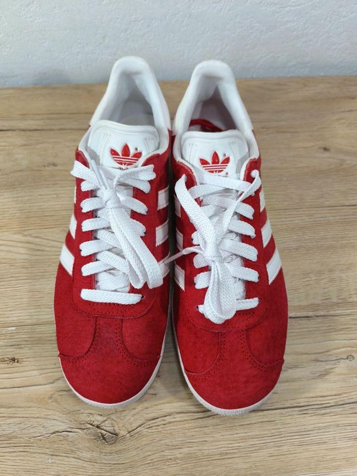 Baskets adidas vintage gazelle rouge en daim pointure 42 comme neuves sans boîte - photo numéro 4